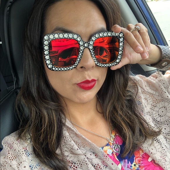 Meet your Posher, Marcella - Picture 1 of 3